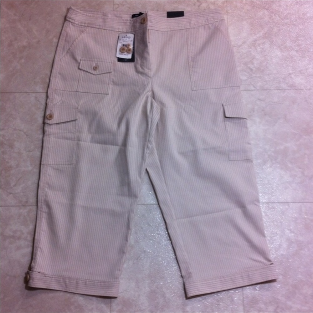 🆕 IZOD Stretch Tan Striped Capris 14